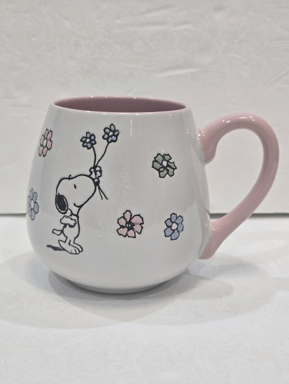 Large Coffee Mug Peanuts Snoopy With Tiny Blue Flowers Pink Inside 20oz New